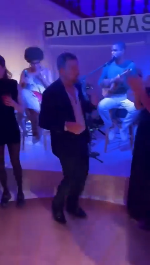 Antonio Banderas cai no samba com famosos brasileiros
