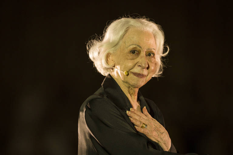 Fernanda Montenegro recita texto de Simone Beauvoir para 15 mil pessoas em São Paulo Fernanda Montenegro recita texto de Simone Beauvoir para 15 mil pessoas em São Paulo