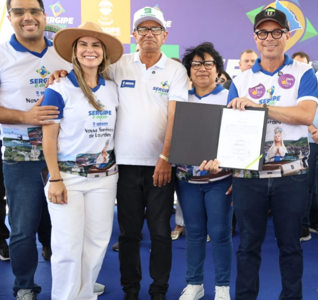 Jeferson Andrade, Presidente da Alese, compartilha a alegria de participar do programa “Sergipe é Aqui” ao lado de sua esposa Jeferson Andrade, Presidente da Alese, compartilha a alegria de participar do programa “Sergipe é Aqui” ao lado de sua esposa