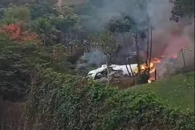 URGENTE: Avião cai no interior de São Paulo URGENTE: Avião cai no interior de São Paulo