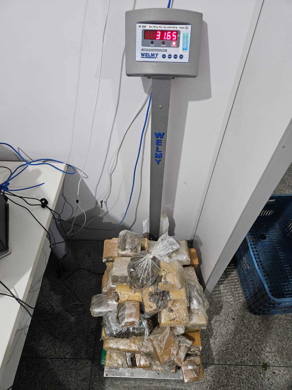 Policiais da Radiopatrulha apreendem tonel contendo 31KG de drogas no loteamento Jardim Universitário