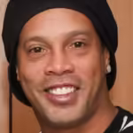 Ronaldinho Gaúcho é visto com jovens agenciadas por cafetina dos famosos em São Paulo