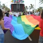 23ª parada LGBT+ agitou a orla de Atalaia neste domingo