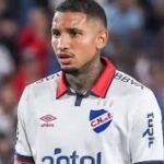 Jogador do Uruguai que passou mal durante partida contra o São Paulo segue internado na Unidade de Terapia Intensiva