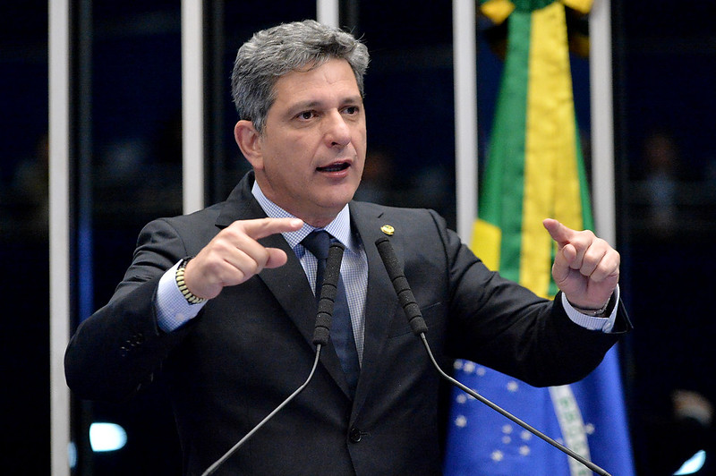 Rogério Carvalho denuncia esquema de compra de votos em bairros periféricos de Aracaju Rogério Carvalho denuncia esquema de compra de votos em bairros periféricos de Aracaju