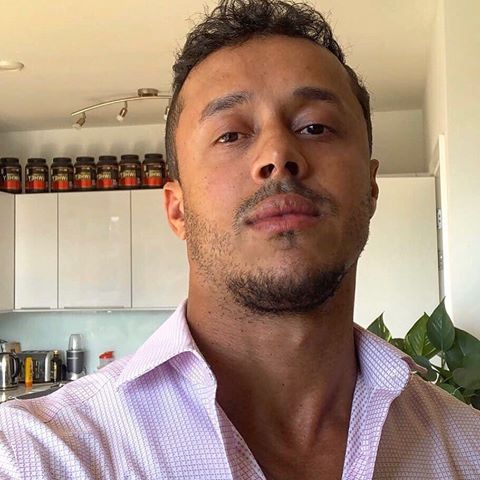 Ator brasileiro é preso no Texas (EUA) por fazer relação grupal em público