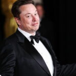 Idosa cai em golpe após acreditar que namorava com Elon Musk