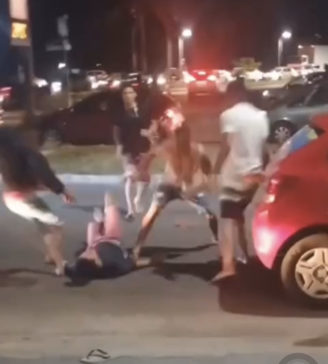 Acidente de trânsito resulta em briga generalizada na Zona Sul de Aracaju Acidente de trânsito resulta em briga generalizada na Zona Sul de Aracaju