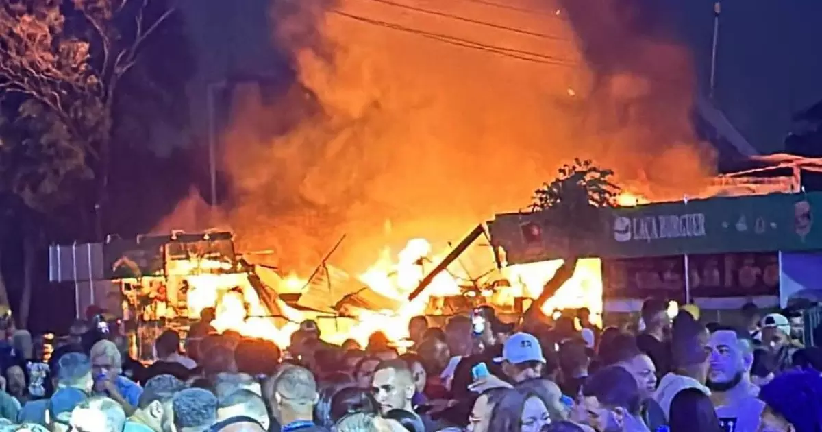 Incêndio atinge praça de alimentação em show de Thiaguinho