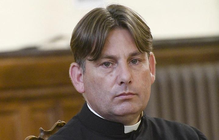 Padre Italiano conhecido por ser antimáfia é agredido em Roma