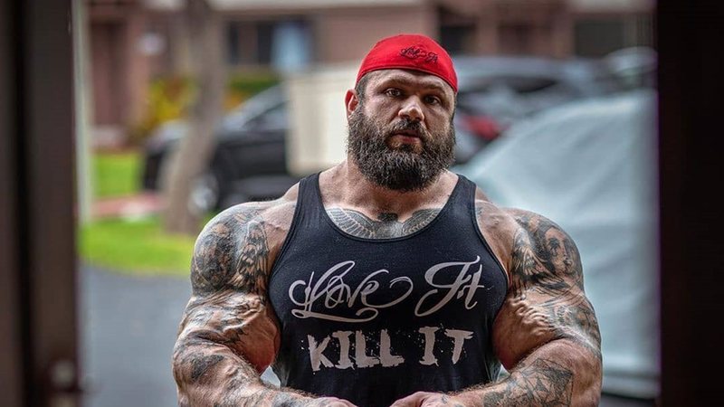 Bodybuilder de 36 anos morre após sofrer parada cardíaca Bodybuilder de 36 anos morre após sofrer parada cardíaca