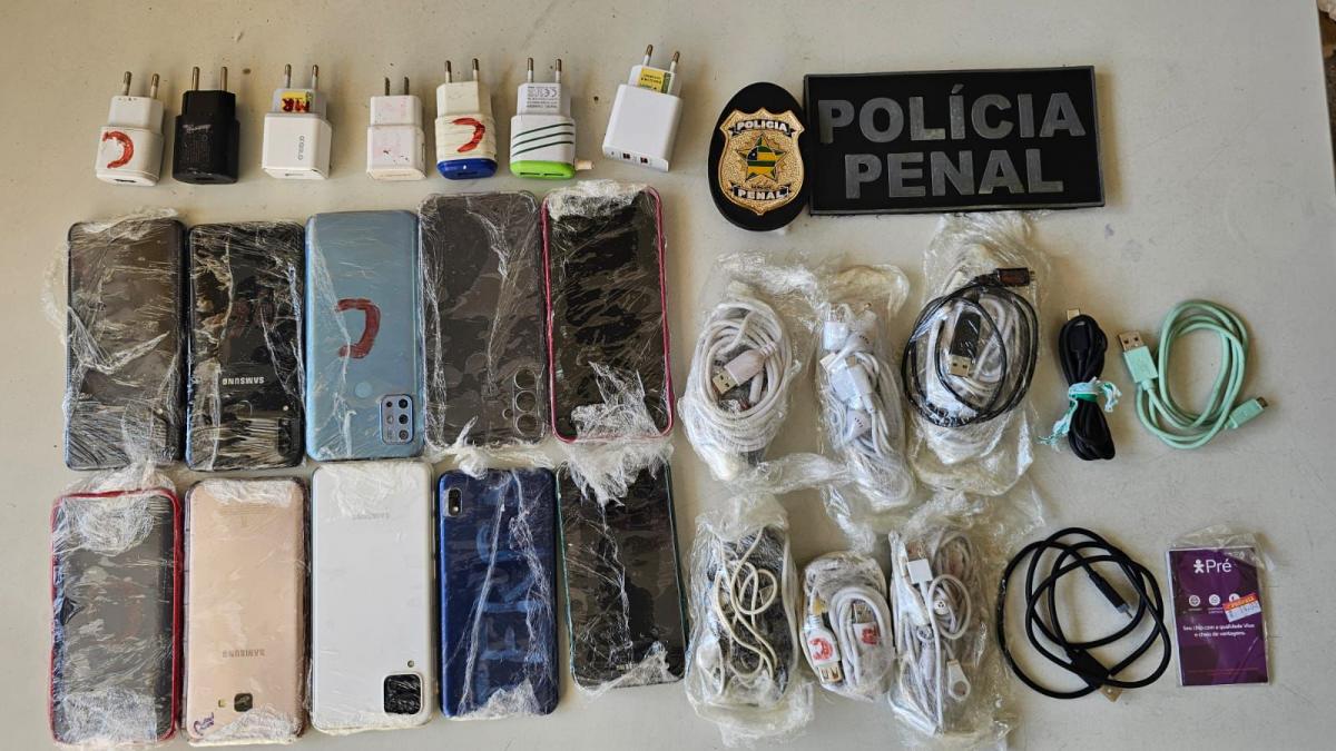 Polícia Penal apreende objetos arremessados para dentro do Presídio de Areia Branca Polícia Penal apreende objetos arremessados para dentro do Presídio de Areia Branca