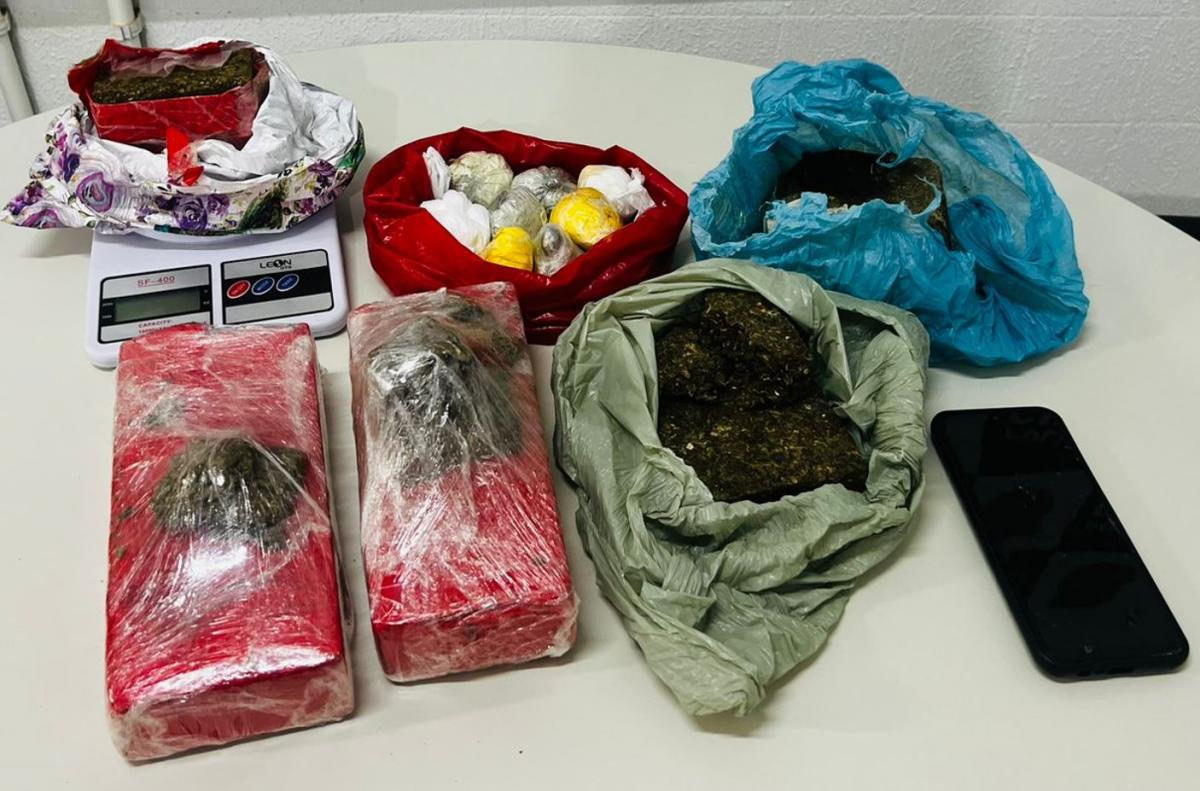 Polícia Civil sergipana prende três suspeitos de tráfico de drogas no interior do estado Polícia Civil sergipana prende três suspeitos de tráfico de drogas no interior do estado
