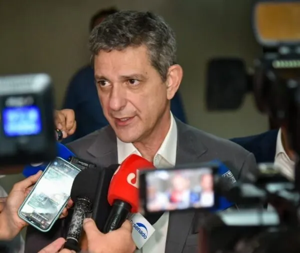 Senador Rogério Carvalho declara que o candidato Luiz Roberto foi demitido da Petrobras por “suspeita de corrupção”