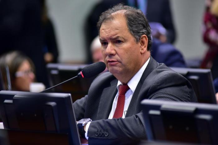 Projeto de lei que proíbe o uso de celulares dentro de ambiente escolar é aprovado na Câmara dos Deputados Projeto de lei que proíbe o uso de celulares dentro de ambiente escolar é aprovado na Câmara dos Deputados