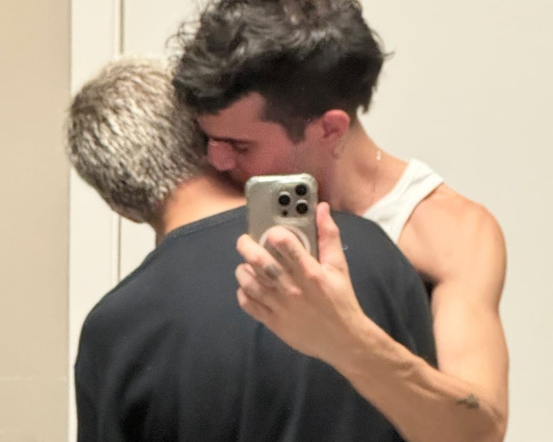 Fiuk posta foto de momento íntimo e internet questiona sua sexualidade