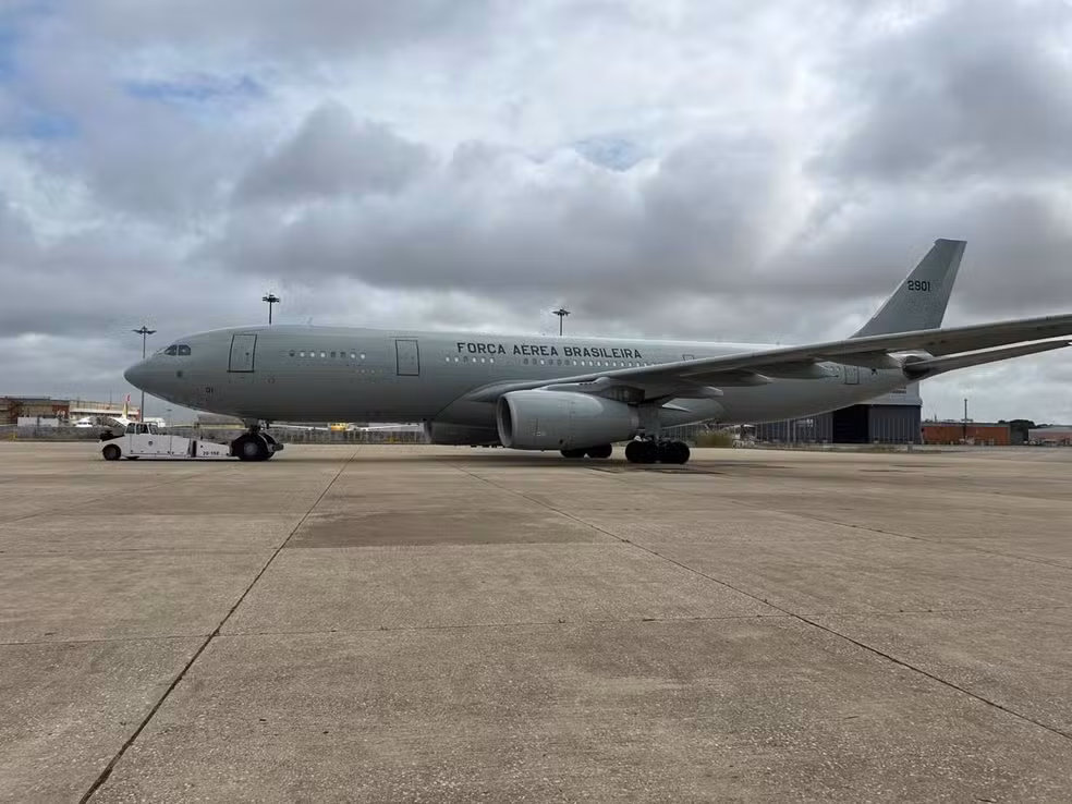 Voo da FAB para repatriação de brasileiros decola de Lisboa com destino ao Líbano Voo da FAB para repatriação de brasileiros decola de Lisboa com destino ao Líbano