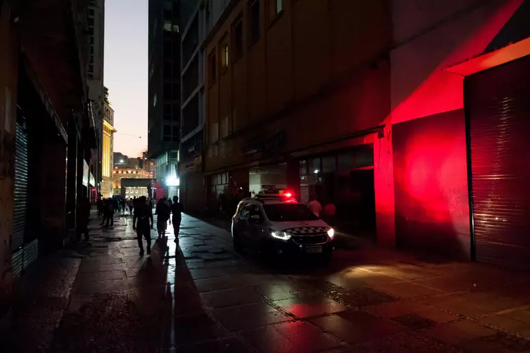 430 mil imóveis seguem sem energia na Capital Paulista 430 mil imóveis seguem sem energia na Capital Paulista