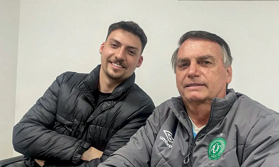Jair Renan Bolsonaro elege-se vereador mais votado em Balneário Camboriú e se torna o 4º filho de Bolsonaro na Política Jair Renan Bolsonaro elege-se vereador mais votado em Balneário Camboriú e se torna o 4º filho de Bolsonaro na Política