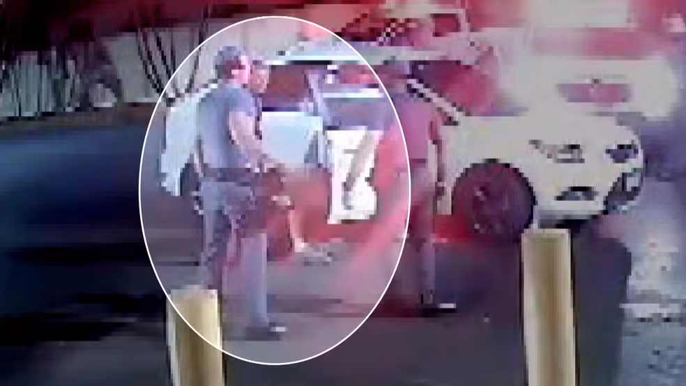 Jovem é agredido durante abordagem policial; seu irmão foi morto