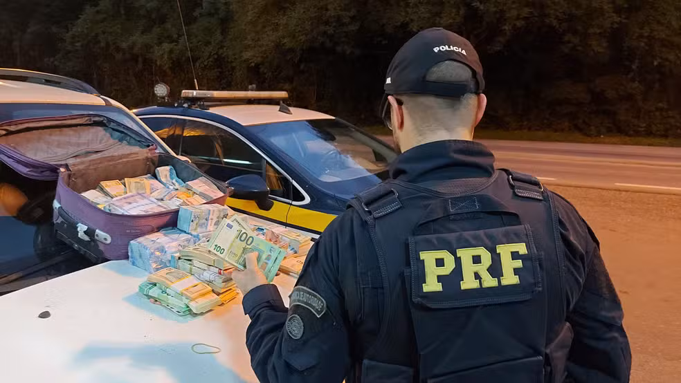 Casal é preso no RS com mais de R milhão furtado de agência do Banco do Brasil