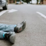 Homem alcoolizado desequilibra, cai em avenida e morre atropelado no DF