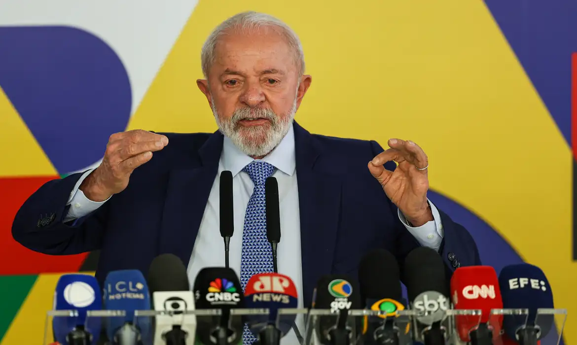 Lula anuncia que se Trump taxar o Brasil, a taxação será recíproca