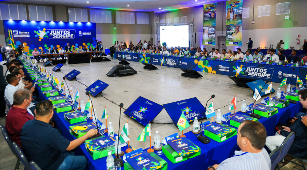 Governador Fábio Mitidieri promove encontro com gestores dos 75 municípios sergipanos