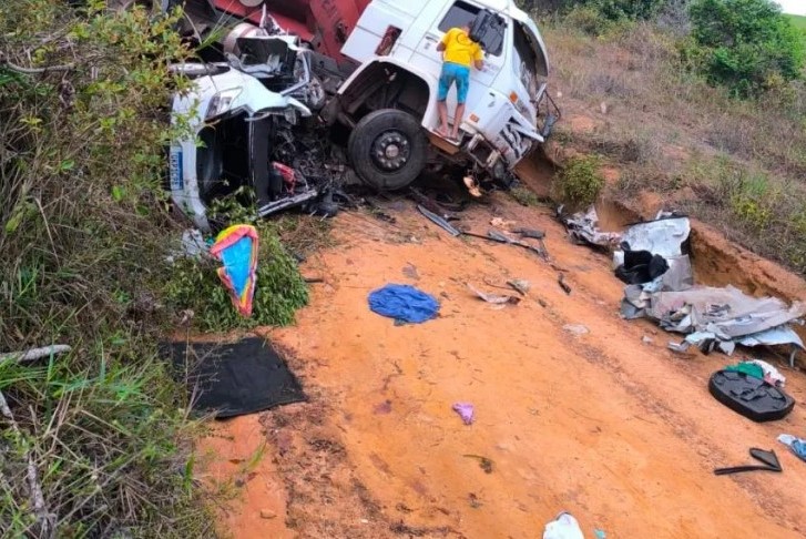 Família sergipana morre em acidente no estado da Bahia Família sergipana morre em acidente no estado da Bahia