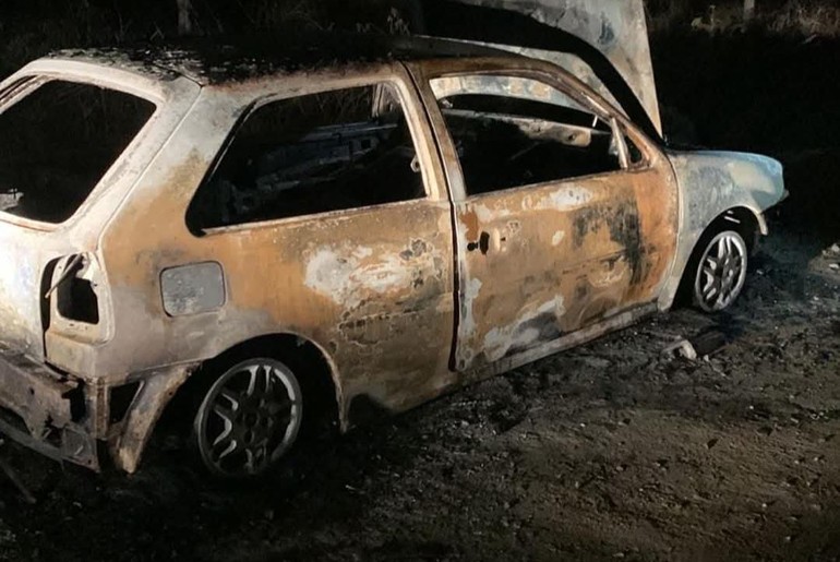 Corpo é encontrado dentro de veículo incendiado em Itabaiana Corpo é encontrado dentro de veículo incendiado em Itabaiana