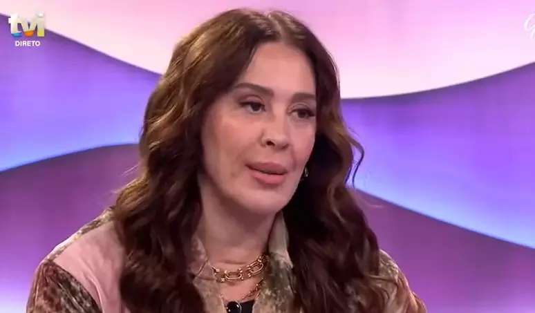 Cláudia Raia revela que deu um vibrador à filha de 12 anos e é detonada na Internet