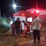 Ambulância atola enquanto transporta mulher em trabalho de parto