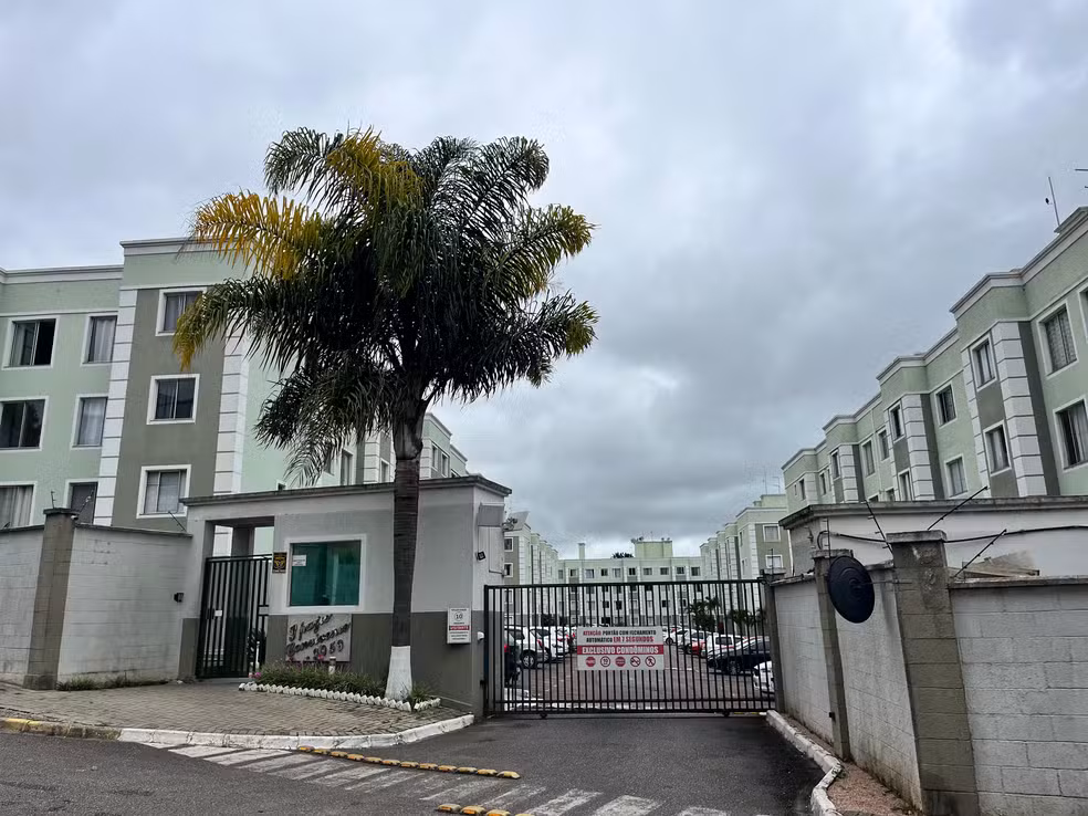 Criança de quatro anos fica em estado grave após cair do 4° andar de um prédio