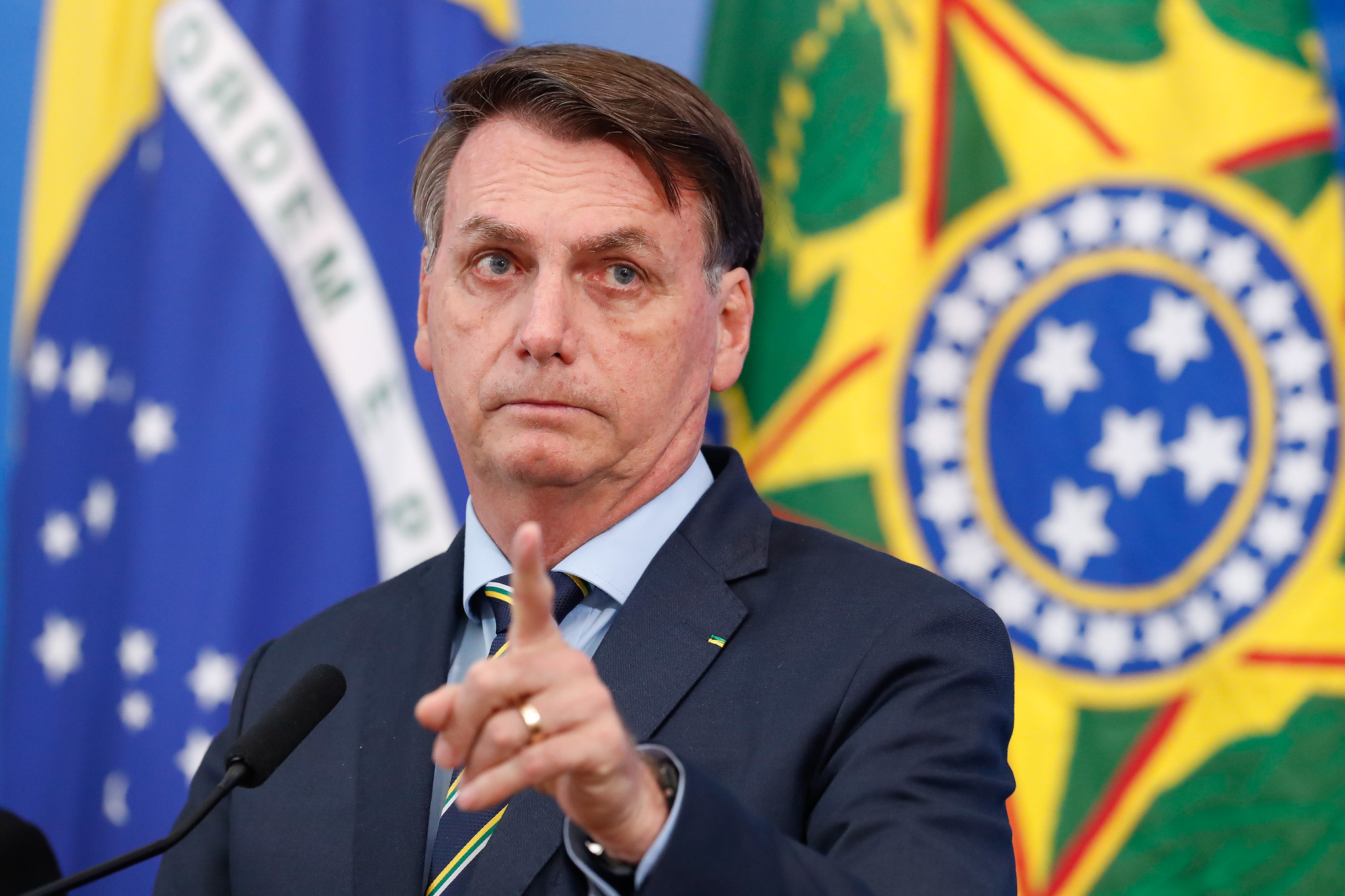 Bolsonaro afirma que “poderia fugir” do Brasil mesmo sem passaporte