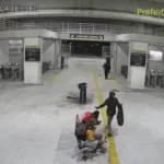 Homem desfere tapa em mulher que esperava ônibus no RJ