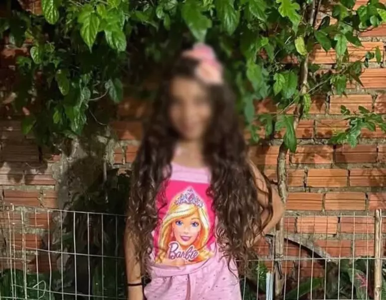Homem é linchado após sequestrar e abusar de uma criança de 9 anos Homem é linchado após sequestrar e abusar de uma criança de 9 anos