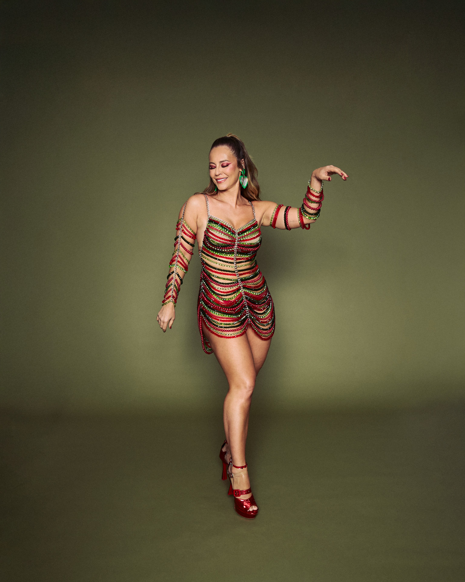 Paolla Oliveira viraliza com vídeo de ensaio para carnaval e recebe críticas ao corpo Paolla Oliveira viraliza com vídeo de ensaio para carnaval e recebe críticas ao corpo