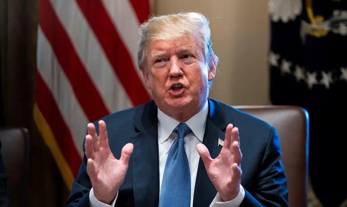 Trump promete que novas tarifas serão impostas sobre México, Canadá e China
