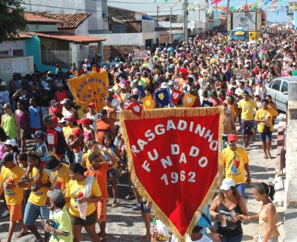 Cadastro para vendedores ambulantes que desejam trabalhar no Bloco Rasgadinho começa na próxima terça, 25