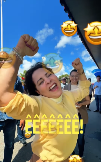 Prefeita Emília Corrêa aparece aproveitando a sexta-feira de carnaval Prefeita Emília Corrêa aparece aproveitando a sexta-feira de carnaval