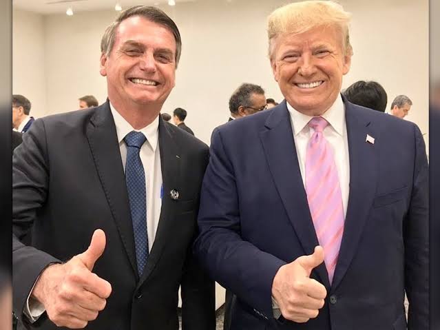 Em evento da direita mundial, Trump menciona os Bolsonaro e chama de “Família ótima” Em evento da direita mundial, Trump menciona os Bolsonaro e chama de “Família ótima”