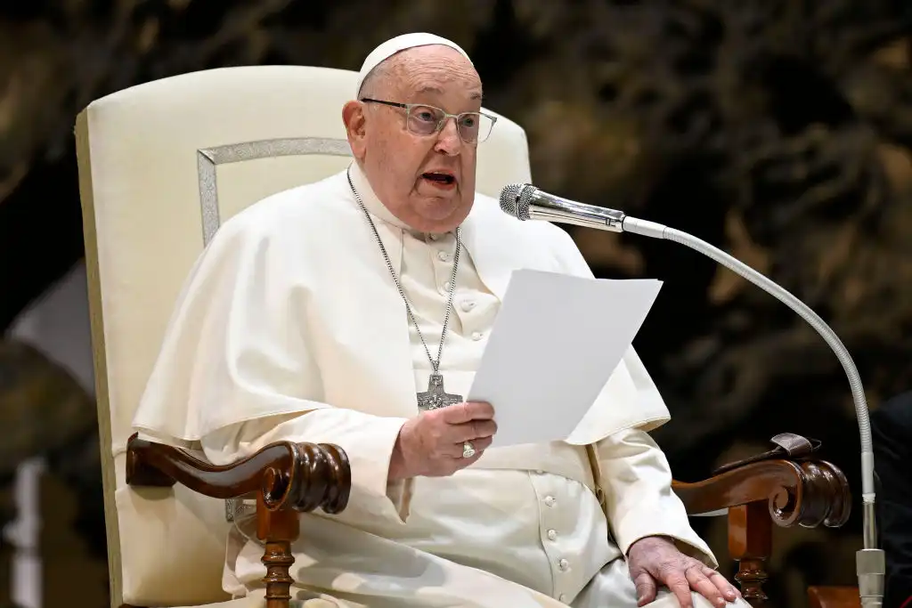Papa Francisco continua internado em estado crítico
