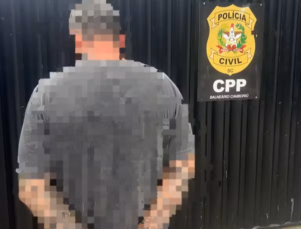 Mulher descobre que foi abusada enquanto dormia após checar câmeras da casa Mulher descobre que foi abusada enquanto dormia após checar câmeras da casa