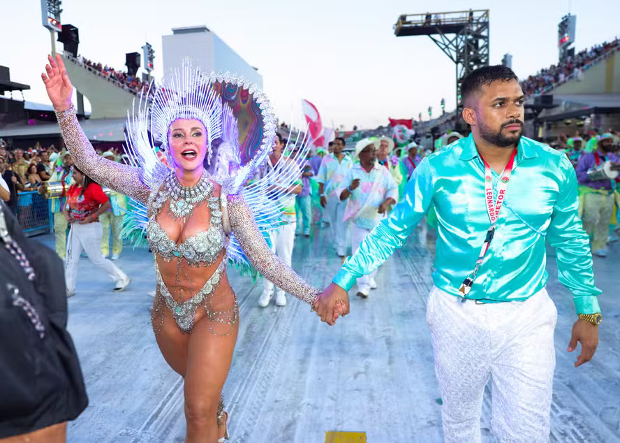 Paolla Oliveira pergunta se jurada “Está surda?” após Grande Rio perder a disputa do Carnaval do RJ por 0,1 Paolla Oliveira pergunta se jurada “Está surda?” após Grande Rio perder a disputa do Carnaval do RJ por 0,1