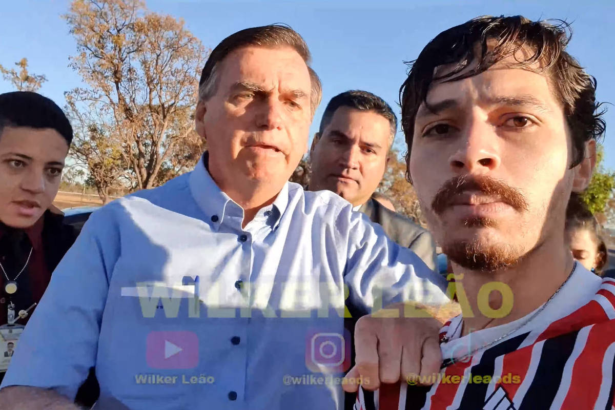 Influenciador digital Wilker leão é expulso do campus da Unb; “Recua fascista, recua !”