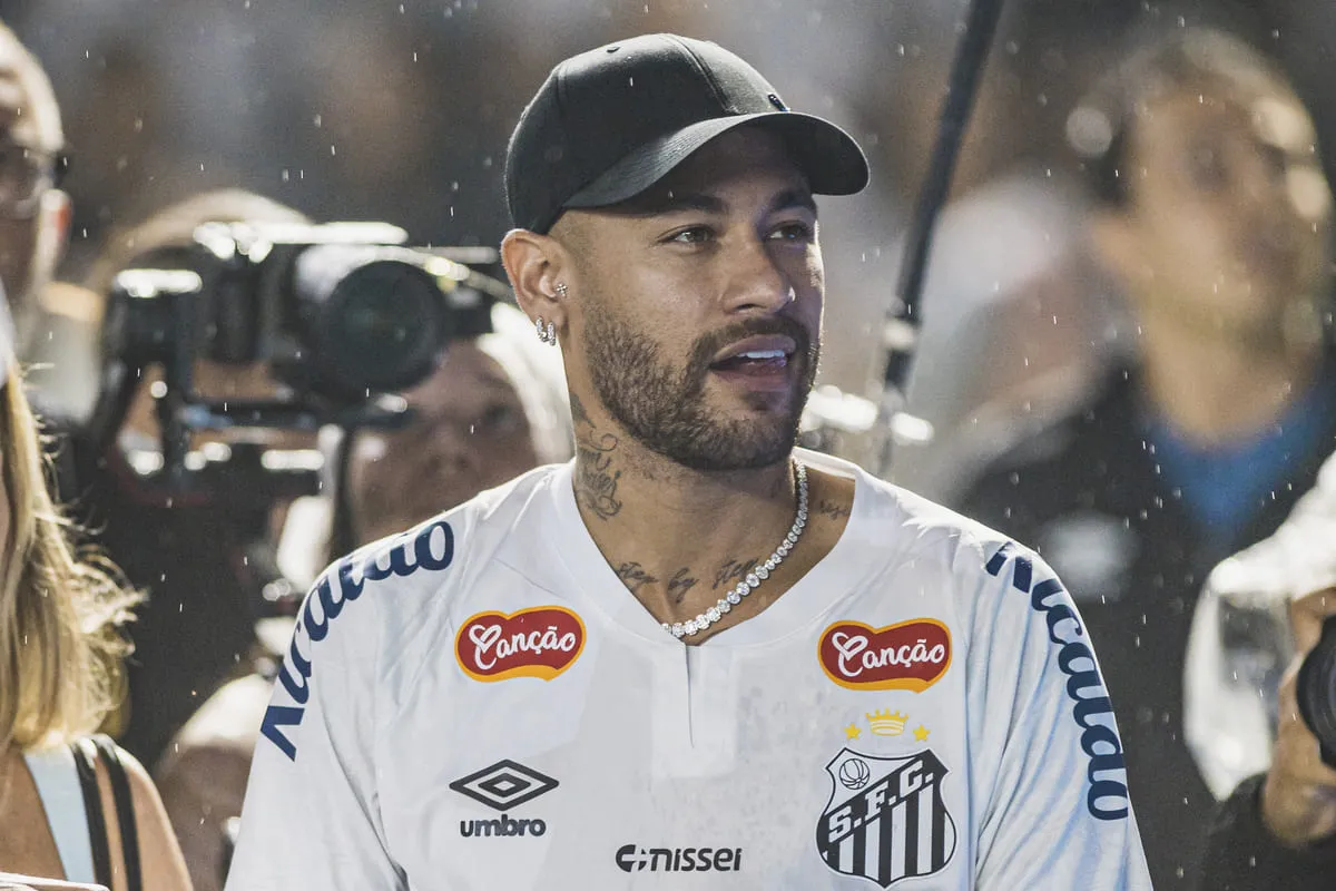 Modelo que afirmou ter estado com Neymar, agora declara estar grávida do jogador