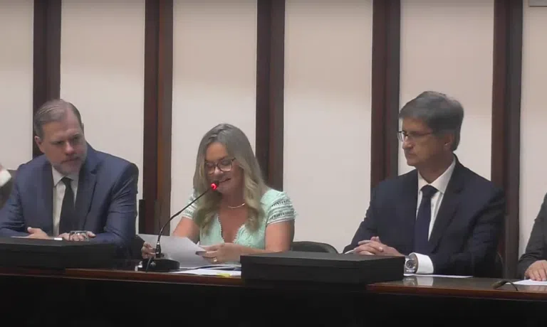 Ministro Dias Toffoli fica emocionado ao receber título de cidadão baiano