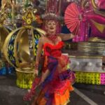 Deputada Linda Brasil foi um dos destaques da escola de Samba Paraíso do Tuiuti no RJ