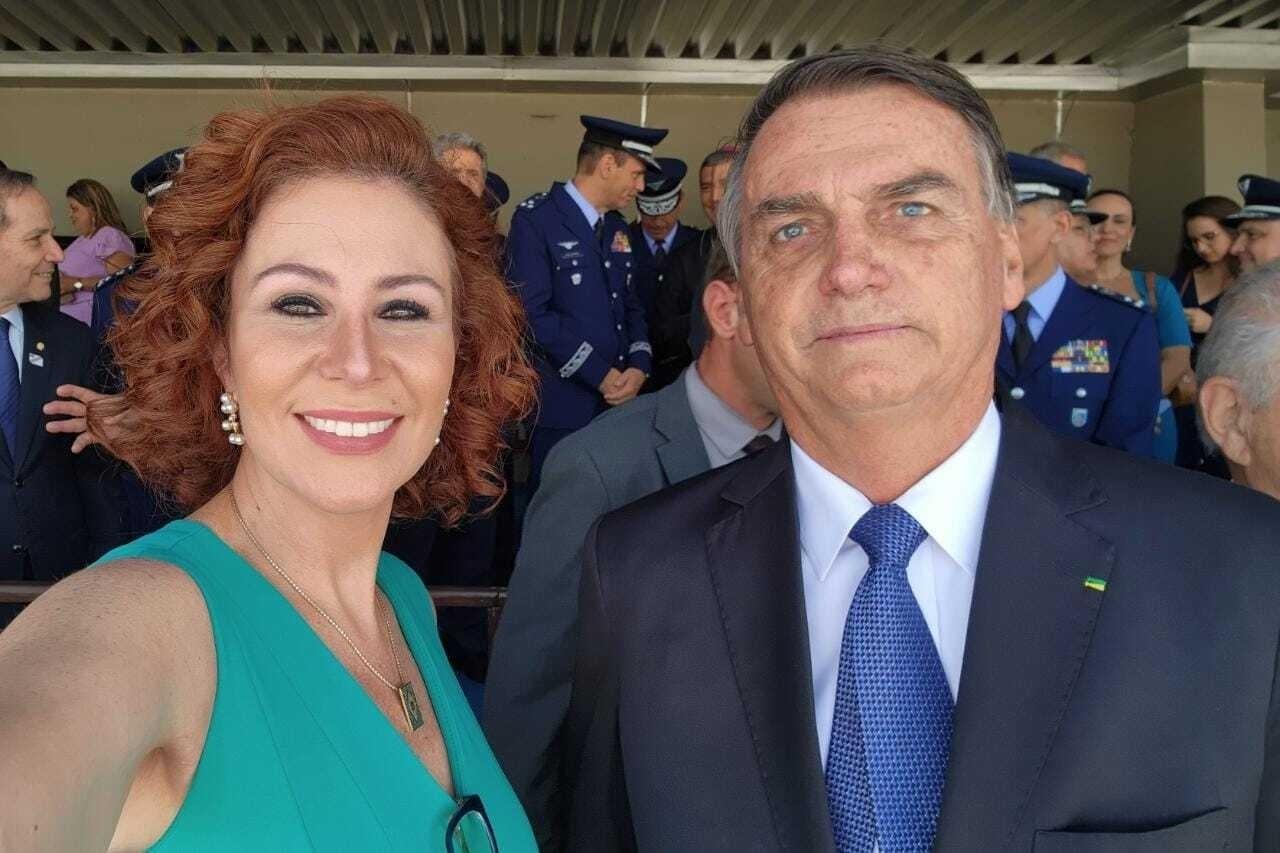 Carla Zambelli desabafa e diz sentir-se abandonada por Jair Bolsonaro, ‘Esperava retribuição’ Carla Zambelli desabafa e diz sentir-se abandonada por Jair Bolsonaro, ‘Esperava retribuição’