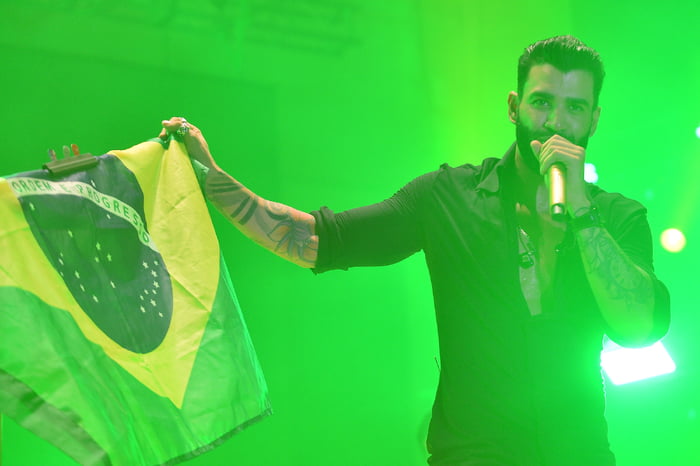 Cantor Gusttavo Lima anuncia sua desistência para concorrer às eleições presidenciais de 2026